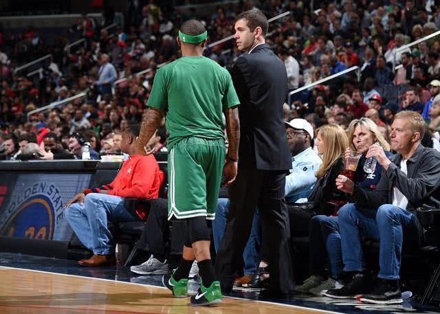 巴萨二队遭遇不公？十人作战惨遭绝杀，阿尔科亚诺主场3-2险胜