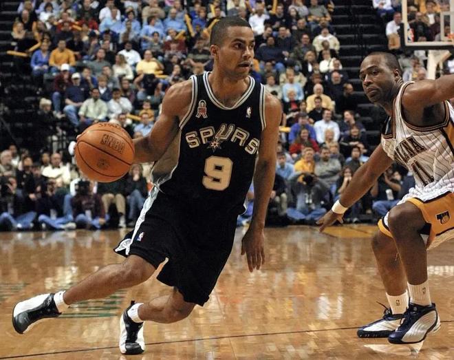 如何评价？小杨正负值全队第二，埃迪6失误赛季新高&6犯离场