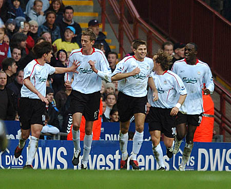 299场，巴尔韦德距离皇马正式比赛300场里程碑只差一场