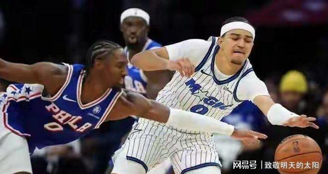 逗他笑还